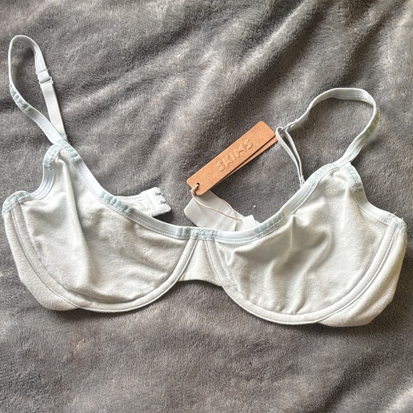 SKIMS Logo Underwire Bra in Frost -Limited Edition. - Picture 5 of 13